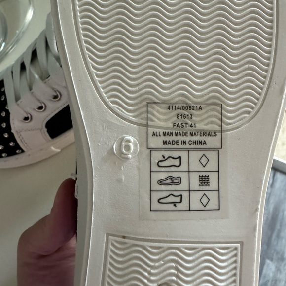 Black and white studded sneakers - Picture 4 of 5